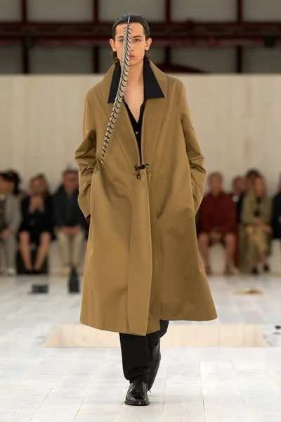 Look 24